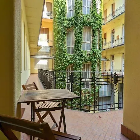 Stylish & Cozy - Purple Budapest