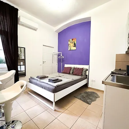 Cozy Ac- Purple * Budapest