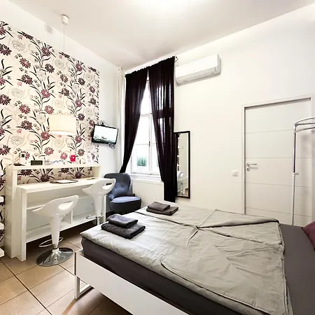 Apartment Stylish & Cozy - Purple